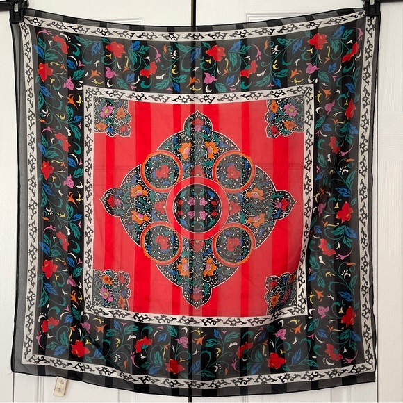 Berkshire Women’s Made in Italy Scarf Black/Red 30”x30” - Picture 1 of 3